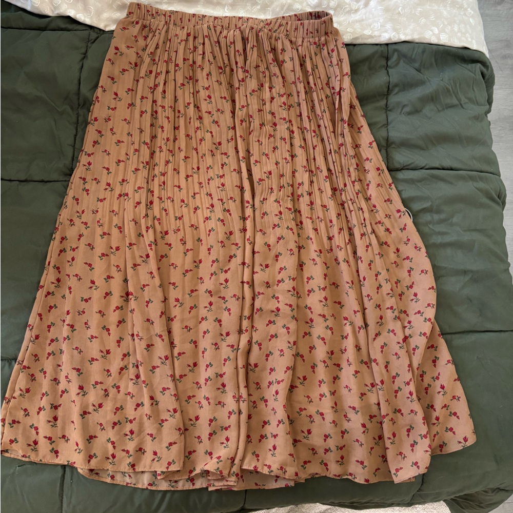 WD.NY Beige Floral Pleated A-Line Skirt with Red Flower Print